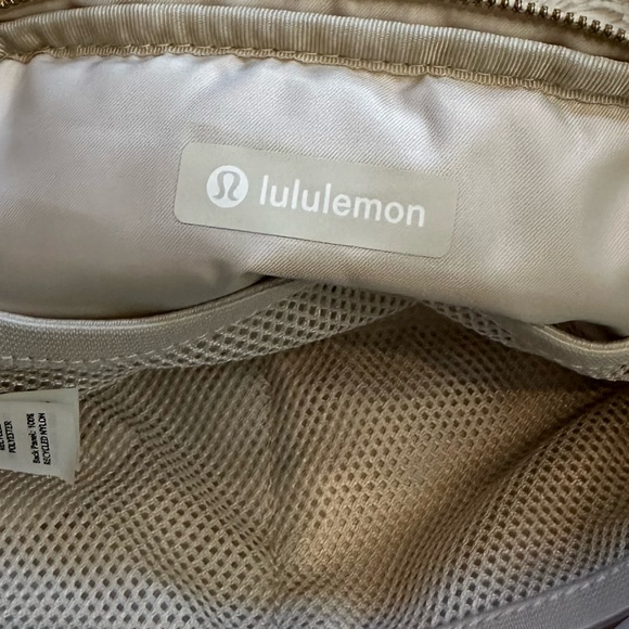 Lululemon Everywhere Fleece Belt Bag - Picture 12 of 16